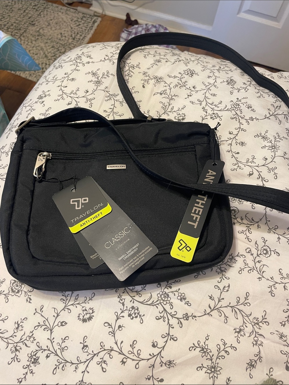 Travelon Classic Anti-Theft Crossbody Bag - Black men/women new tags Small